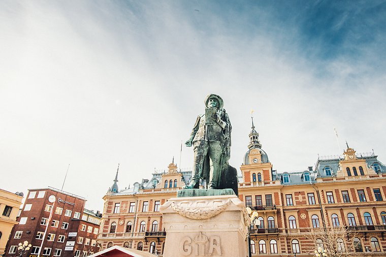 Staty av staden Sundsvalls grundare Gustav II Adolf, foto.